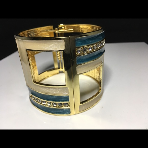 Jewelry - Picture 4 of 5